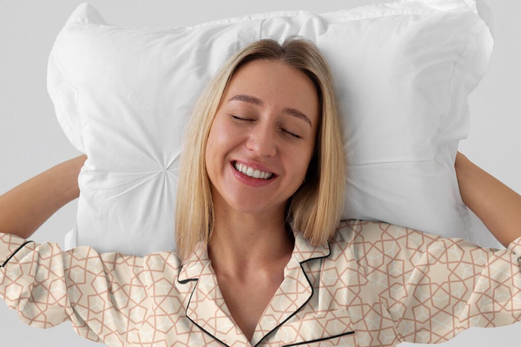 Pote de melatonina em gotas ao lado da cama, parte de uma rotina noturna para apoiar o sono que muda com a idade